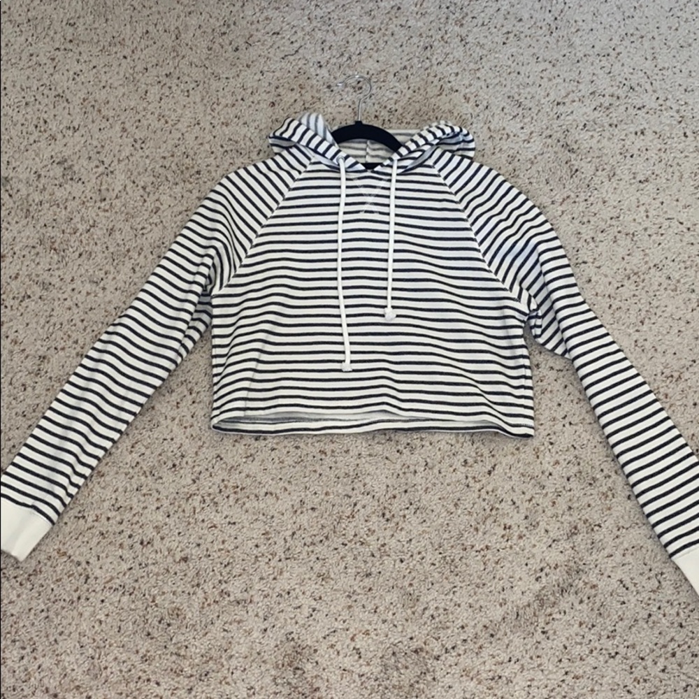 H&M Cropped Sweater